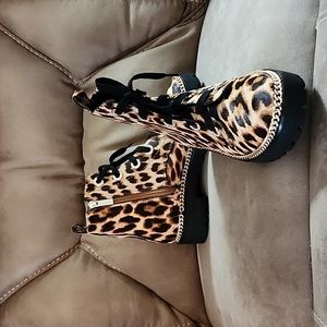 Gianni Bini Shoes Gianni Bini Leopard Print Bootie Chain Detail - size 6